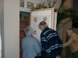 kezimunka_remekek_a_konyvtarban_02
