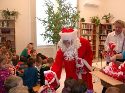 A könyvtárba is eljött a Mikulás